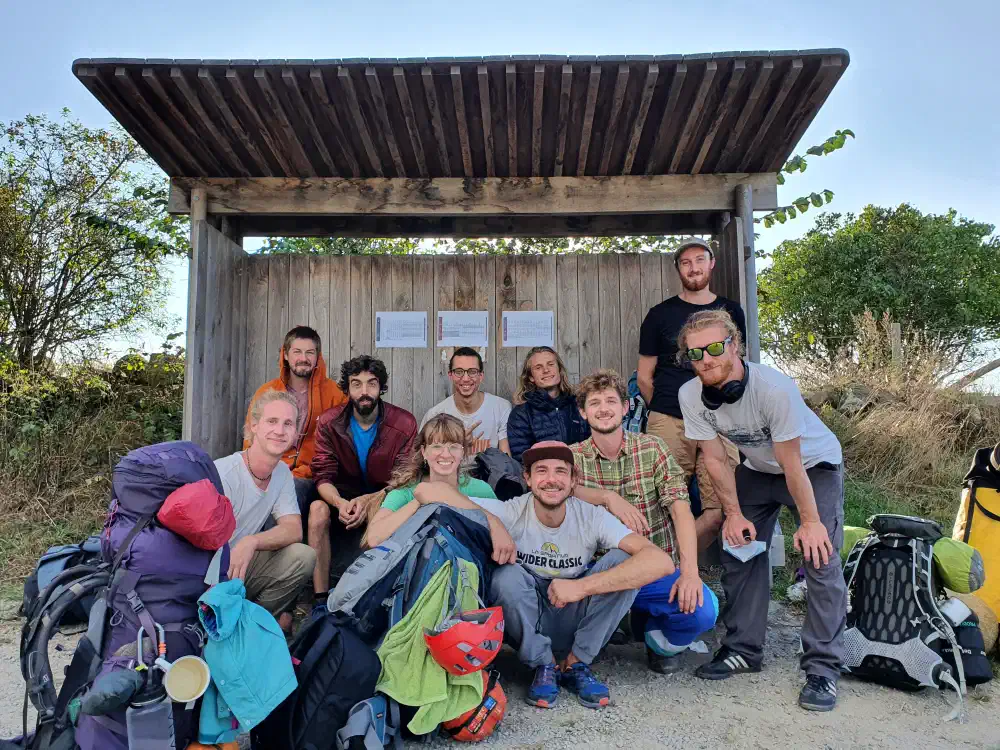 Group picture of slackliners