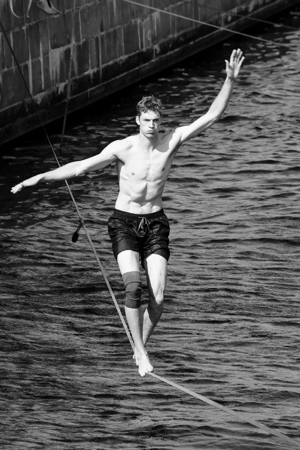Picture of a slackliner on a waterline